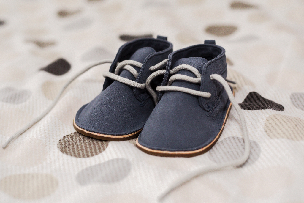 “Vendem-se sapatos de bebês, nunca usados”